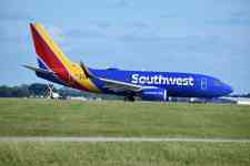 Austin: airport, airplane, southwest airlines